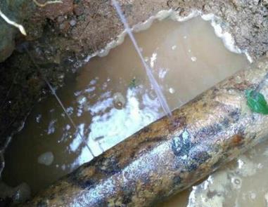 江北楼顶渗水维修公司分享下地暖漏水的原因及检测方法。